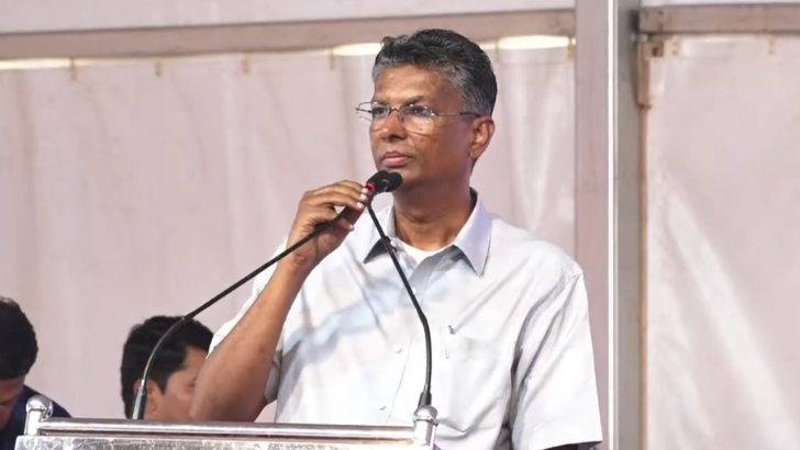 https://www.salarnews.in/public/uploads/images/newsimages/maannewsimage24102025_223514_Satish Jarkiholi (1).png